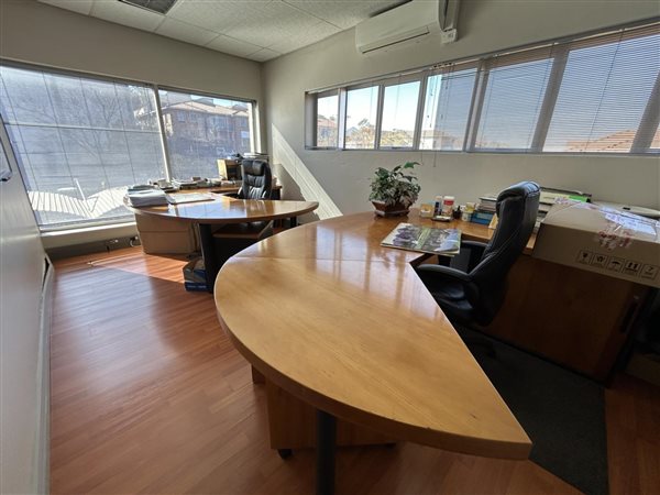 350  m² Office Space