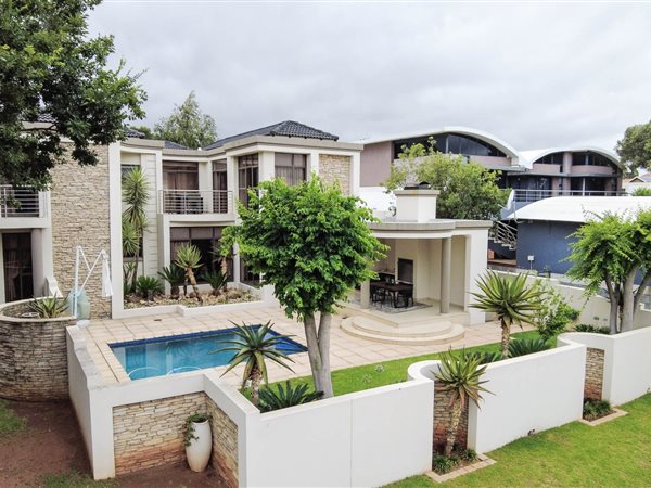 4 Bed House in Ebotse Estate
