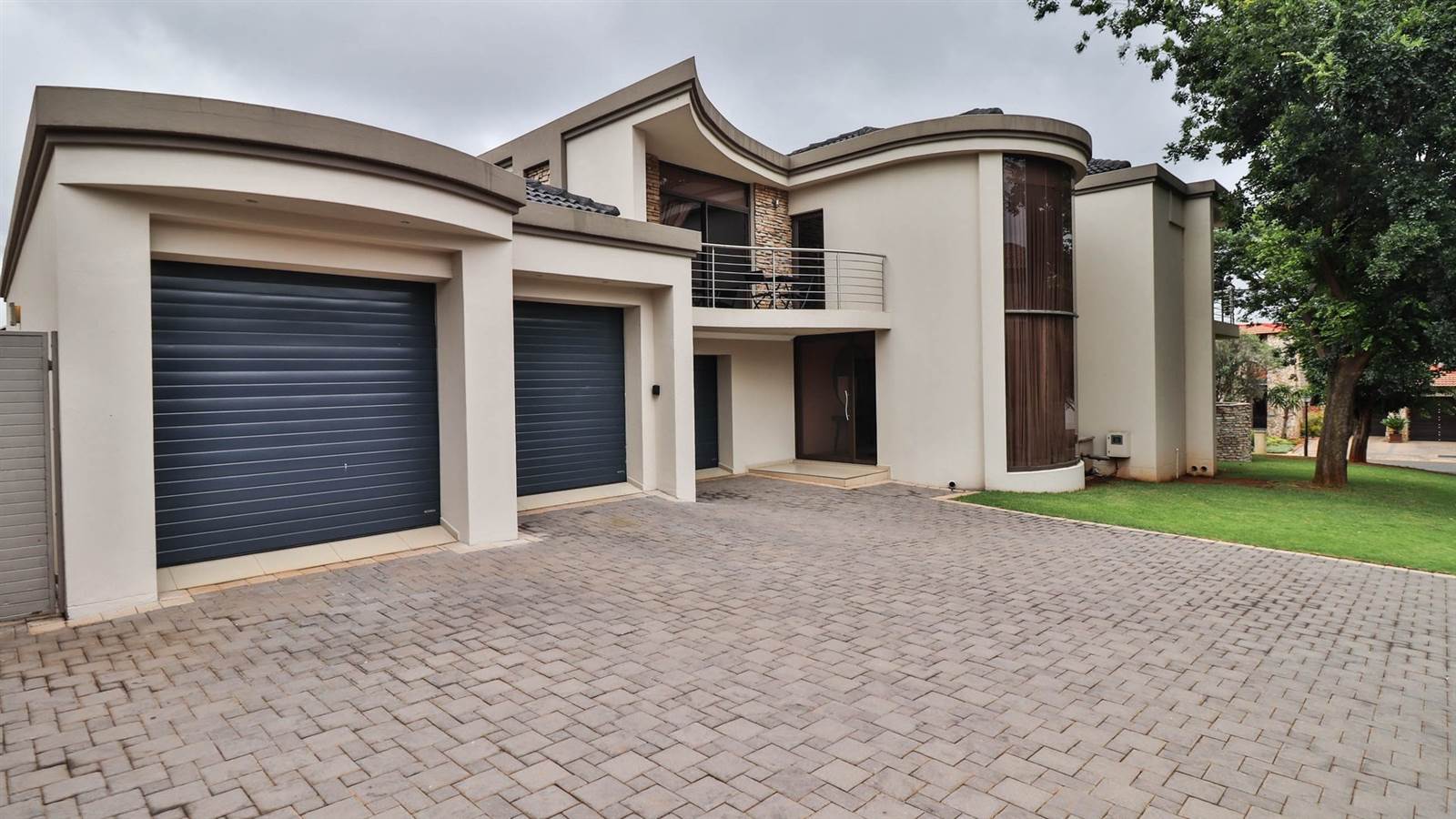 4 Bed House in Ebotse Estate photo number 7