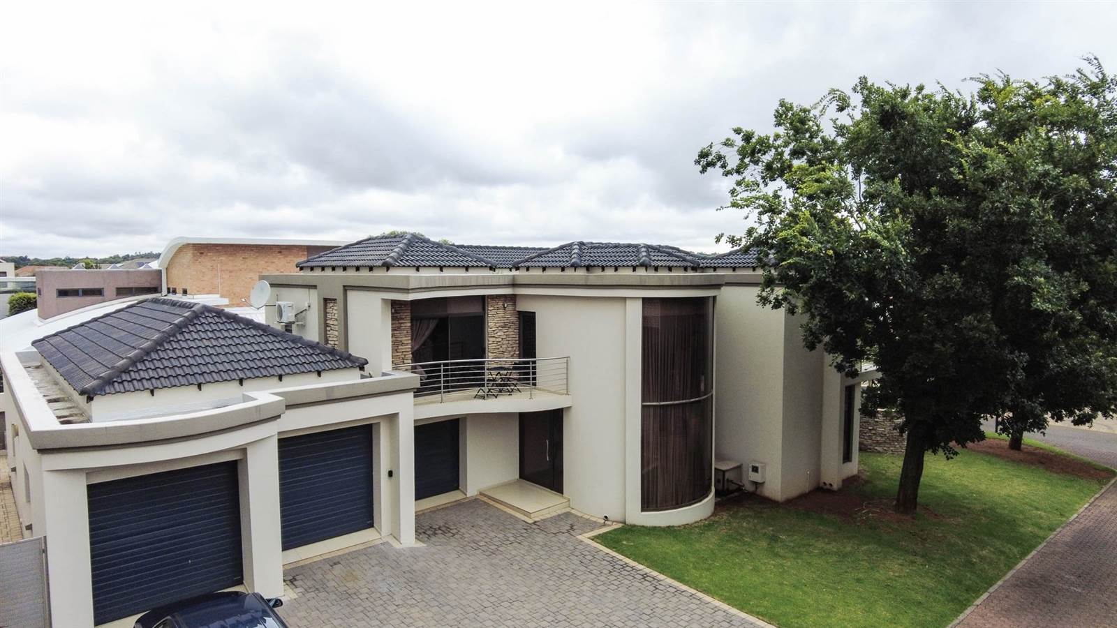 4 Bed House in Ebotse Estate photo number 3