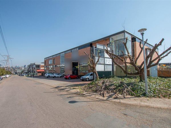 750  m² Commercial space