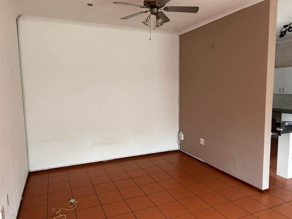 2 Bed Townhouse in Meyersdal photo number 9