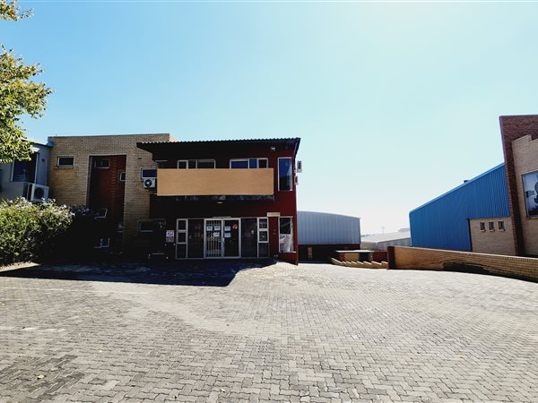 648  m² Industrial space