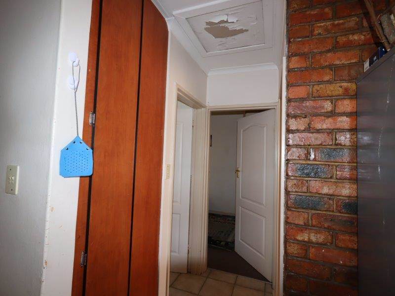 2 Bed Apartment in Uitsig photo number 8