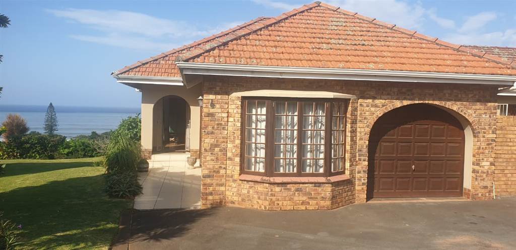 3 Bed Townhouse in Umtentweni photo number 1