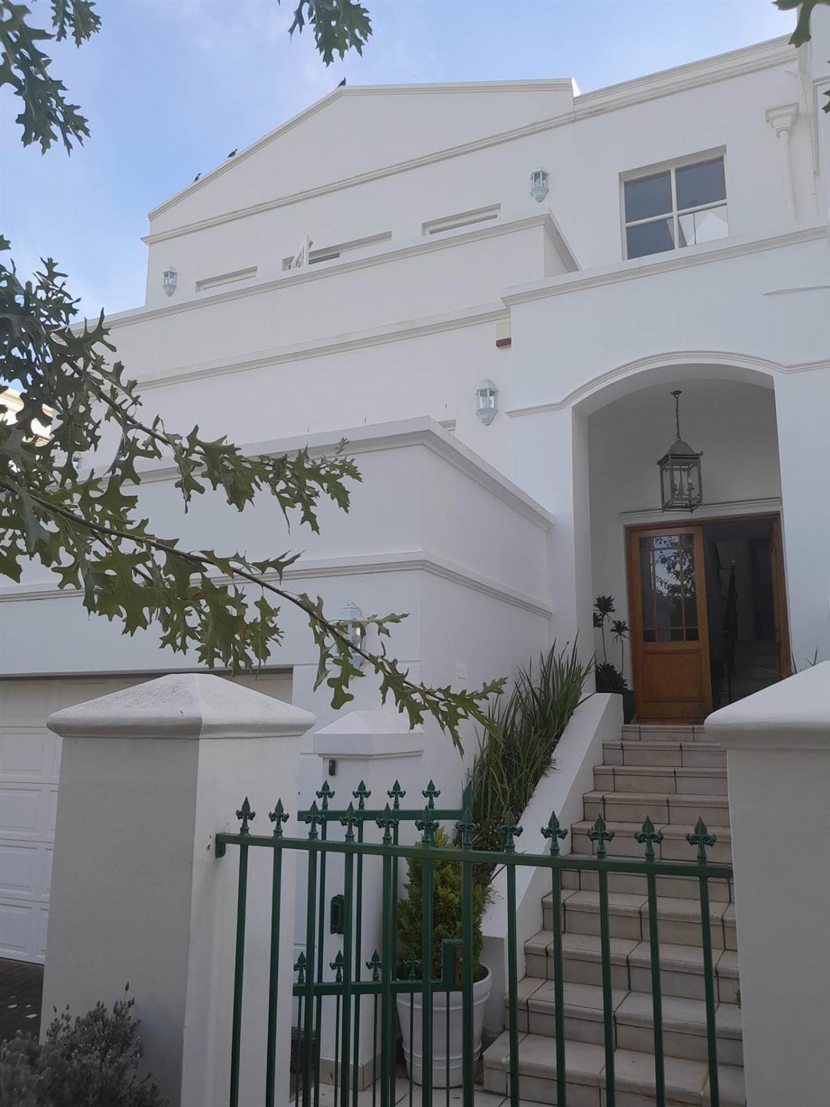 3 Bed Townhouse in Hout Bay and surrounds photo number 1