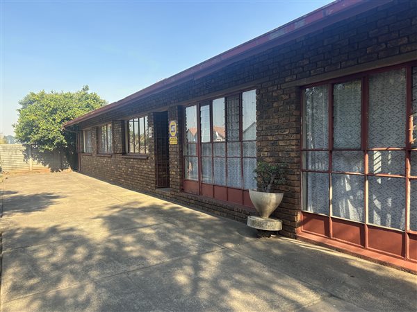 5 Bed House in Witbank Central