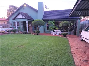 4 Bed House in Eloffsdal