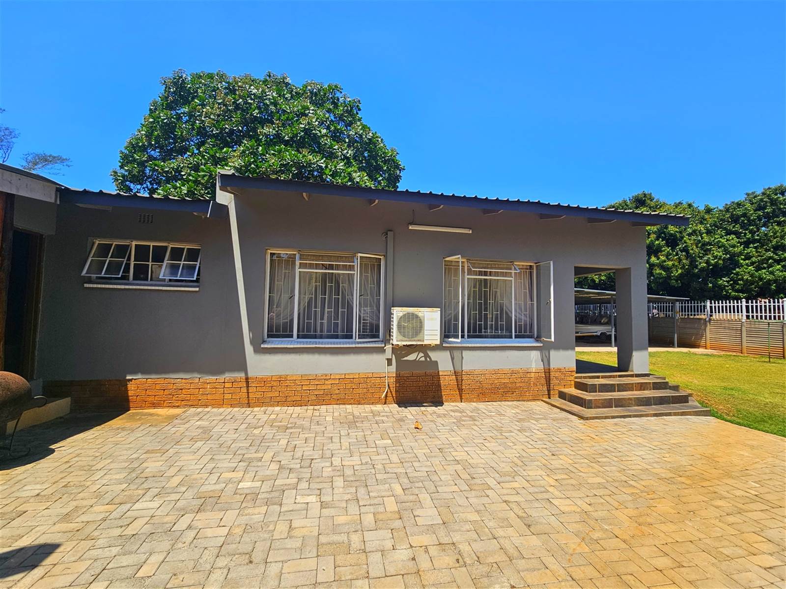 6 Bed House in Louis Trichardt photo number 19