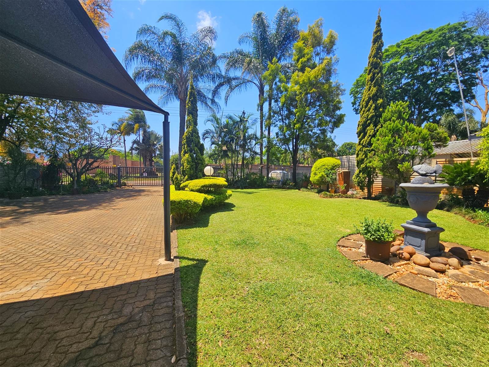 6 Bed House in Louis Trichardt photo number 4