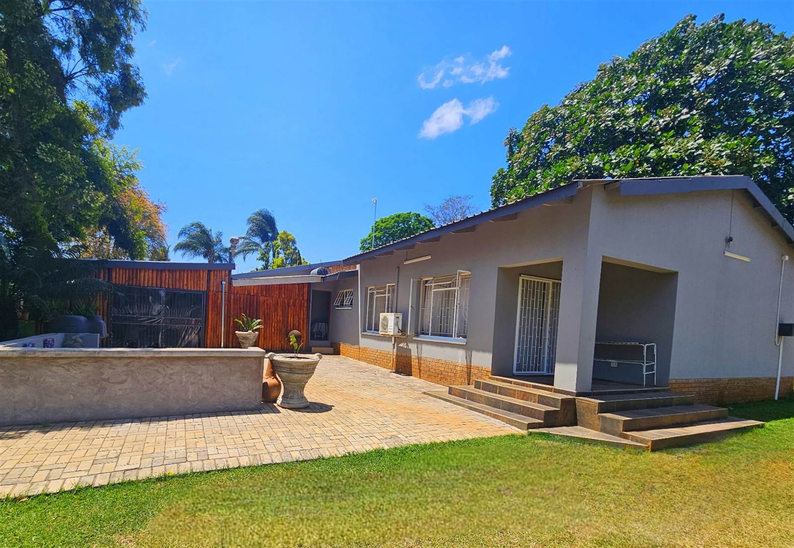 6 Bed House in Louis Trichardt photo number 22