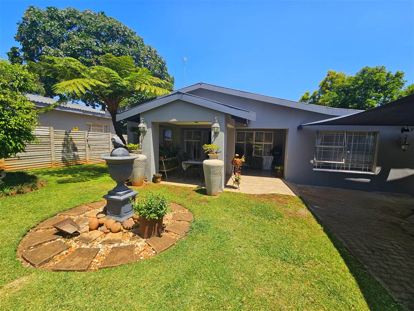 6 Bed House in Louis Trichardt photo number 2