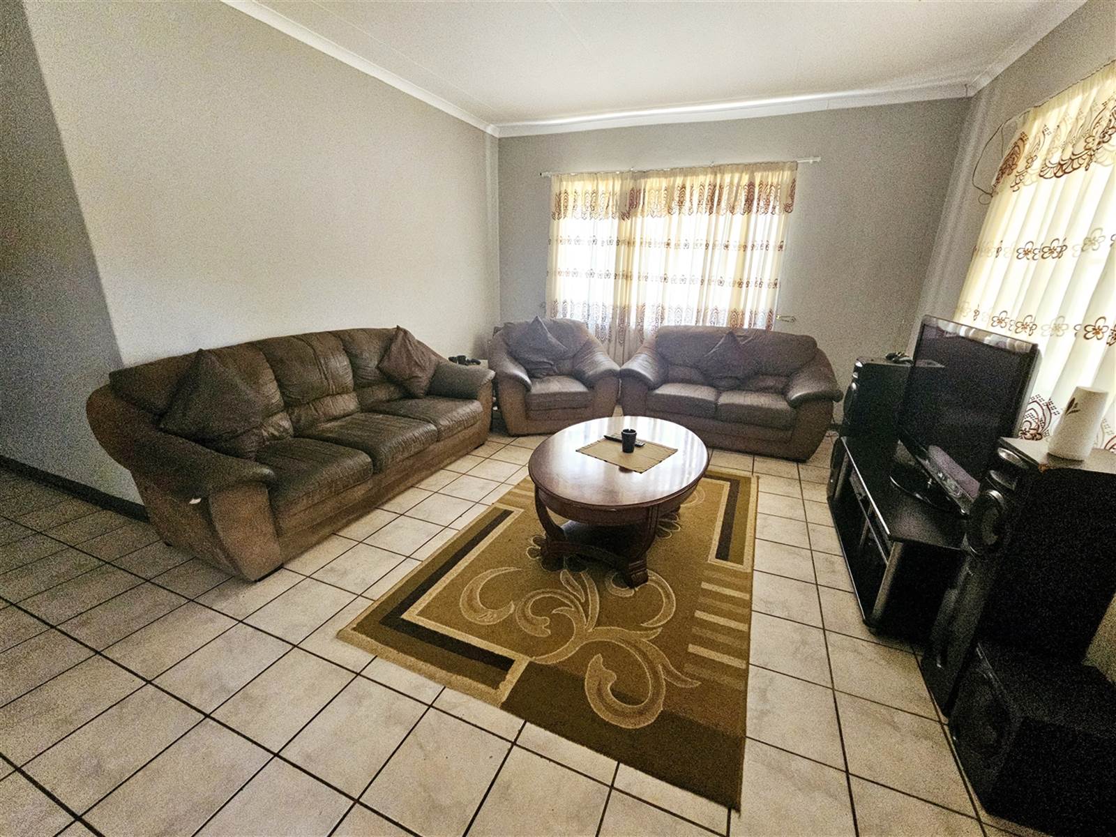 6 Bed House in Louis Trichardt photo number 29