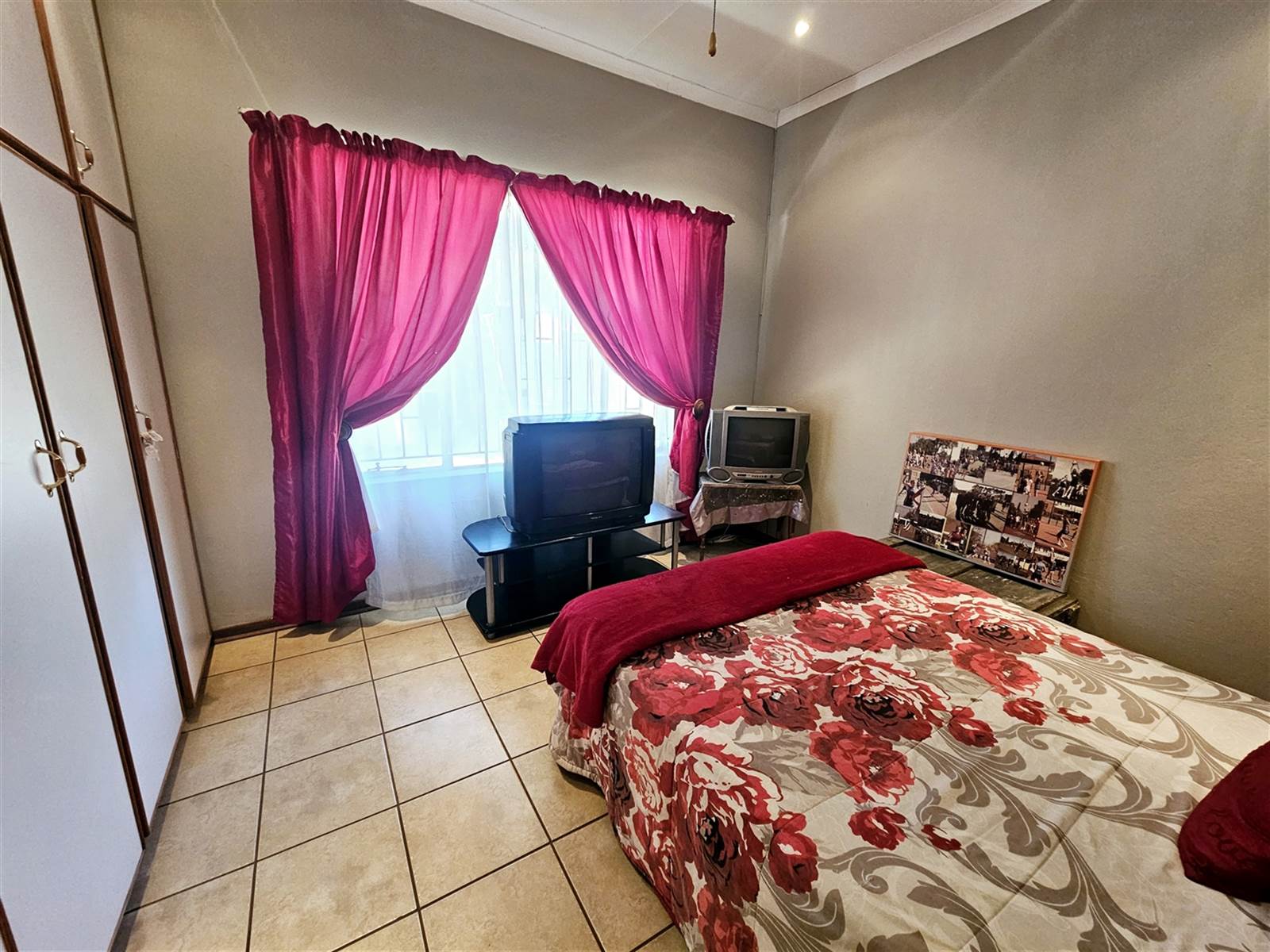 6 Bed House in Louis Trichardt photo number 11