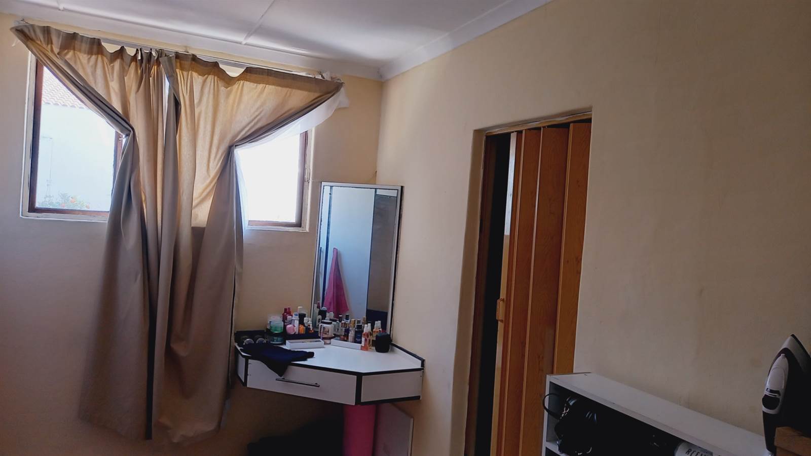 1 Bed Apartment in Durban North photo number 5
