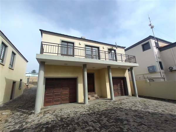 3 Bedroom Townhouse 3 Bedroom Townhouse