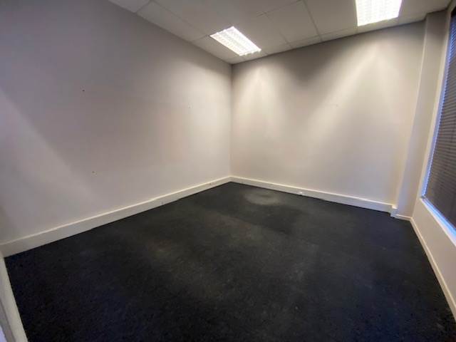 561  m² Office Space in Die Hoewes photo number 6
