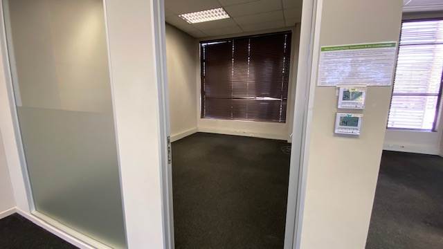 561  m² Office Space in Die Hoewes photo number 12