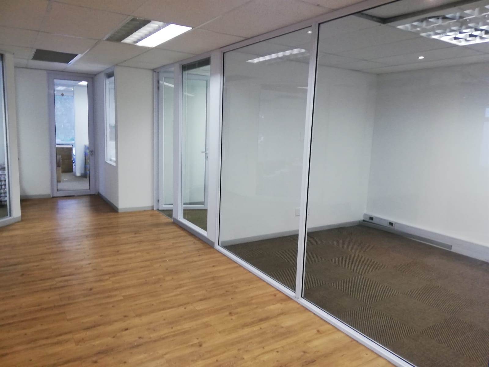 977  m² Office Space in Mouille Point photo number 5