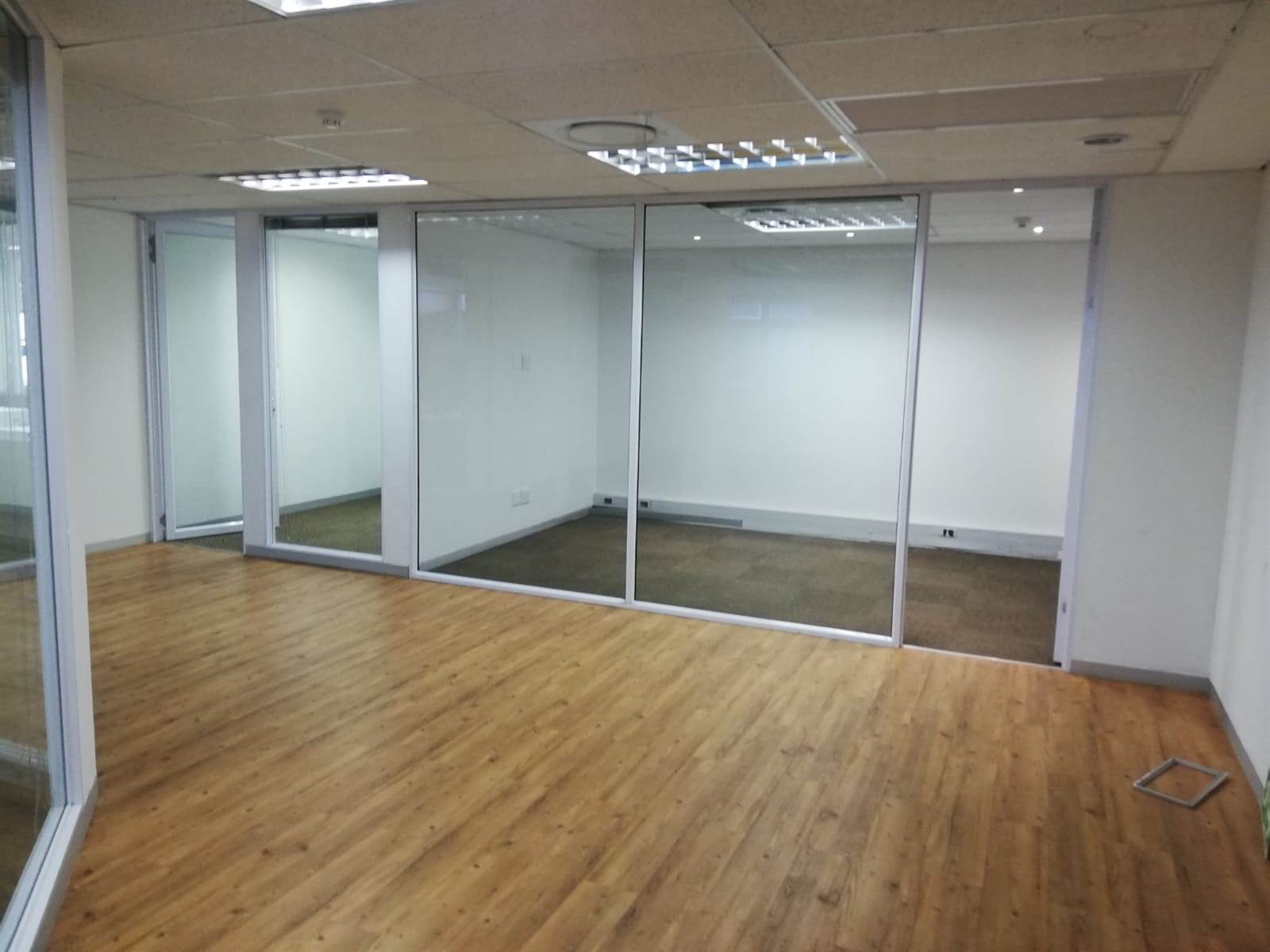 977  m² Office Space in Mouille Point photo number 8