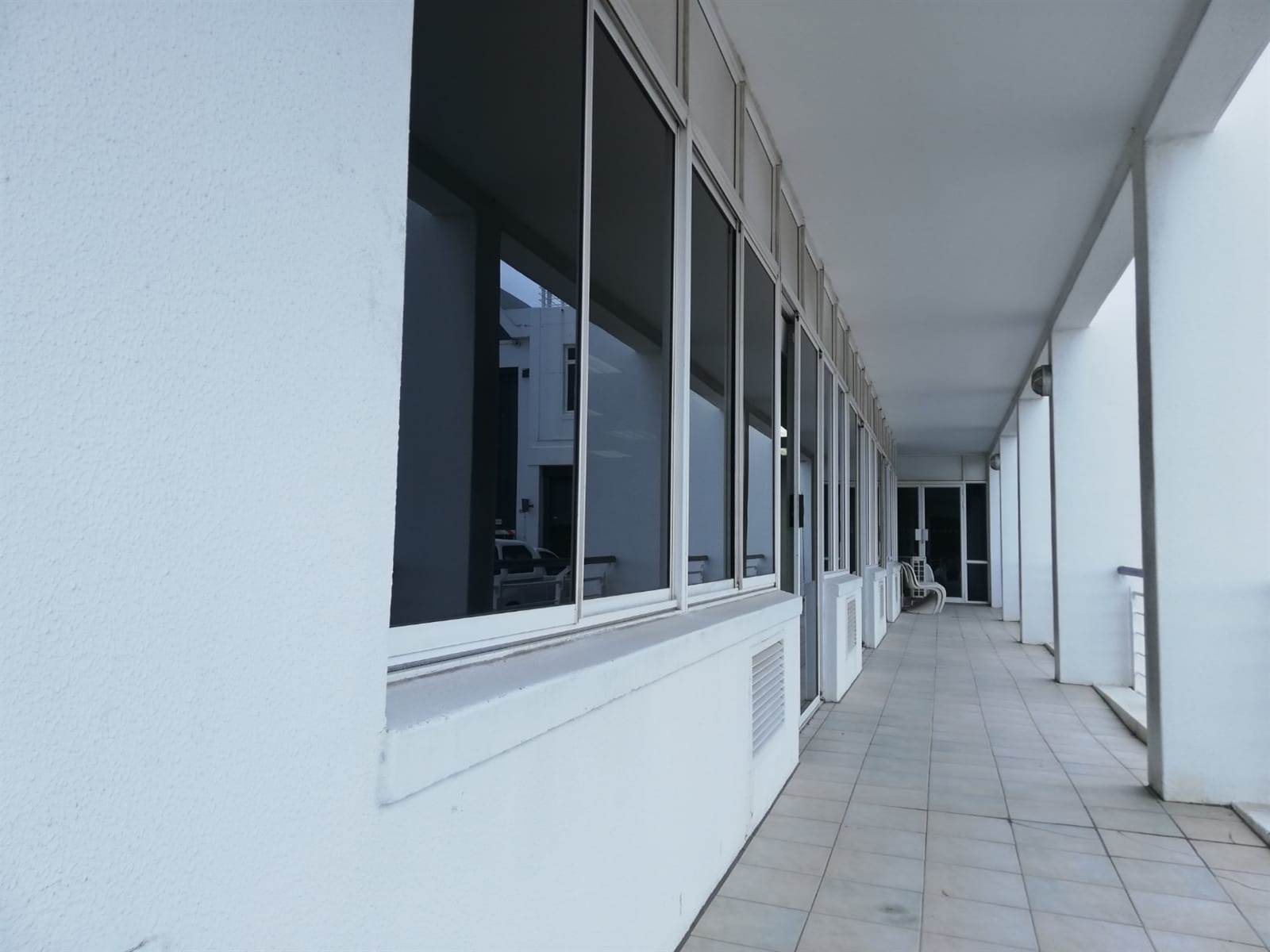 977  m² Office Space in Mouille Point photo number 17