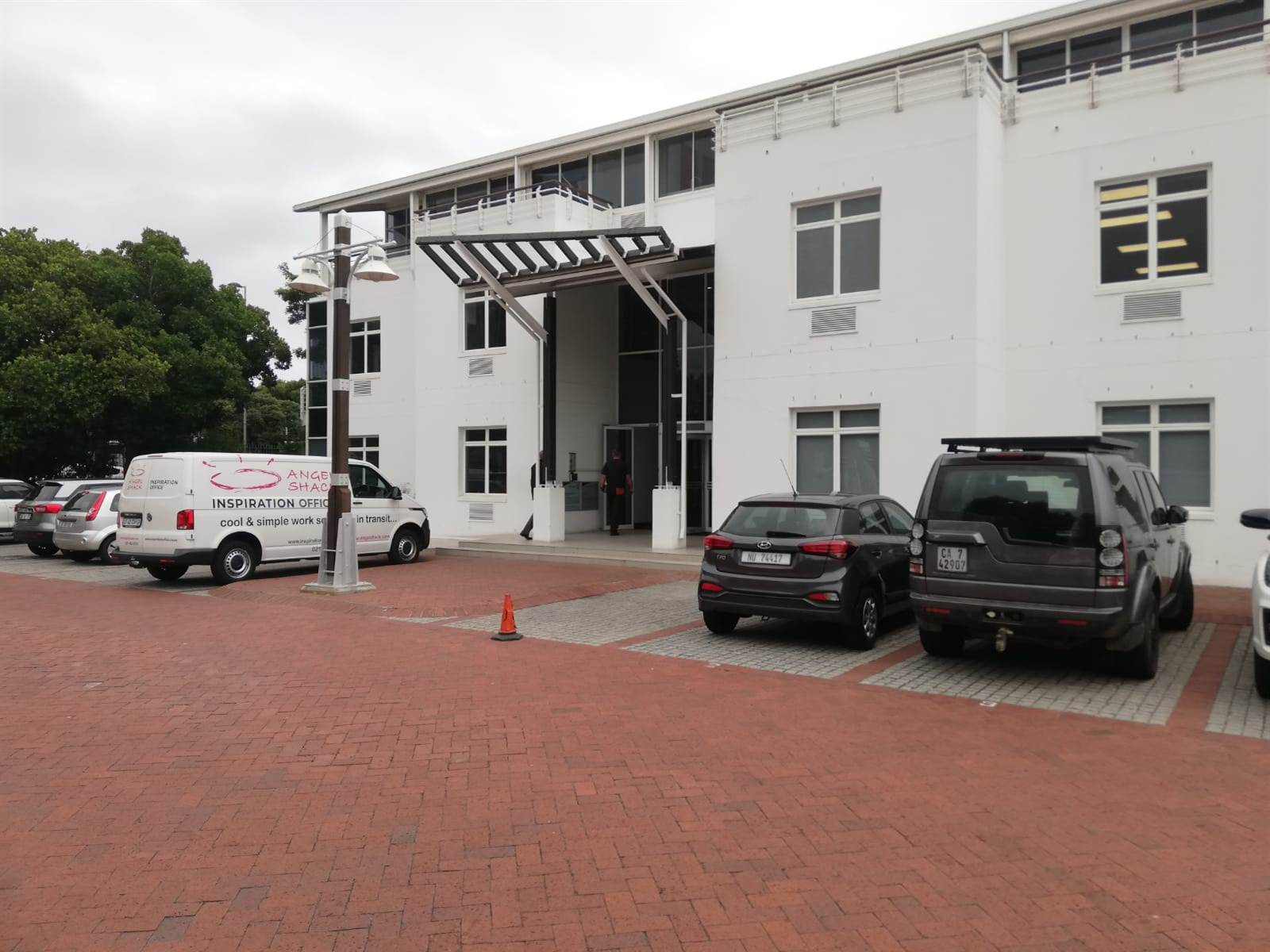 977  m² Office Space in Mouille Point photo number 2