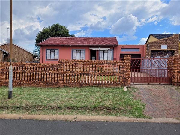 3 Bedroom House 3 Bedroom House