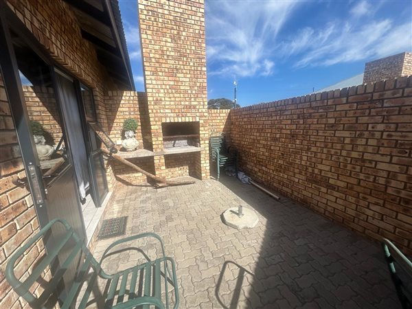 2 Bedroom Townhouse 2 Bedroom Townhouse