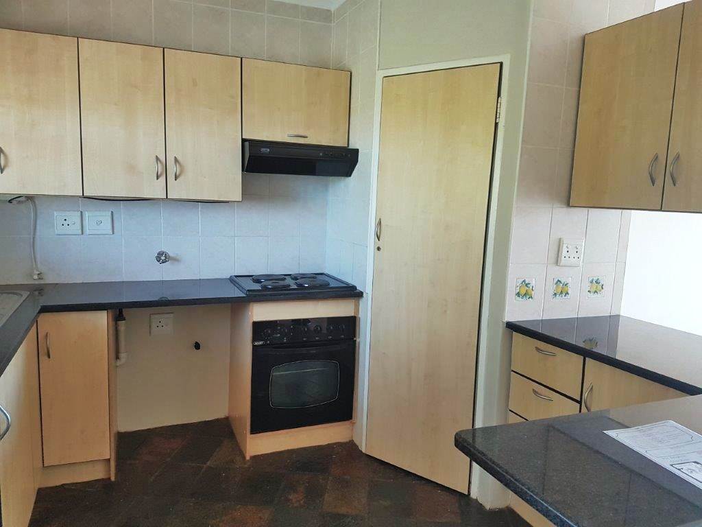 2 Bed Apartment in Johannesburg North photo number 6