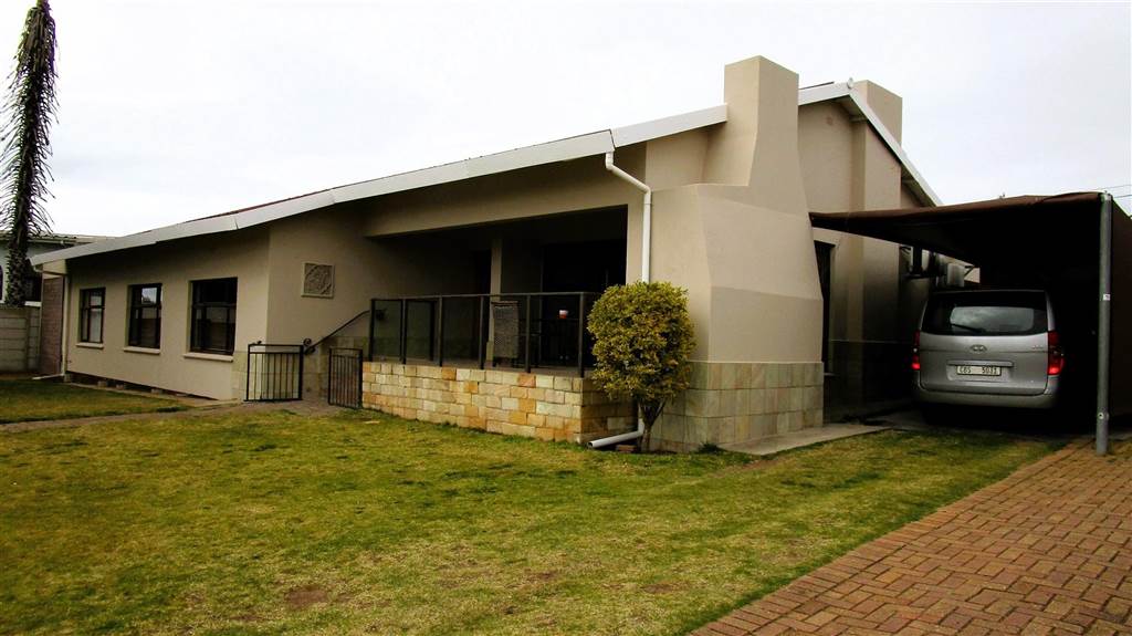 4 Bed House in Mossel Bay Central photo number 21