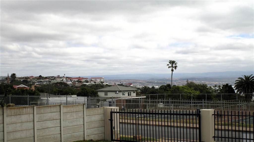 4 Bed House in Mossel Bay Central photo number 4
