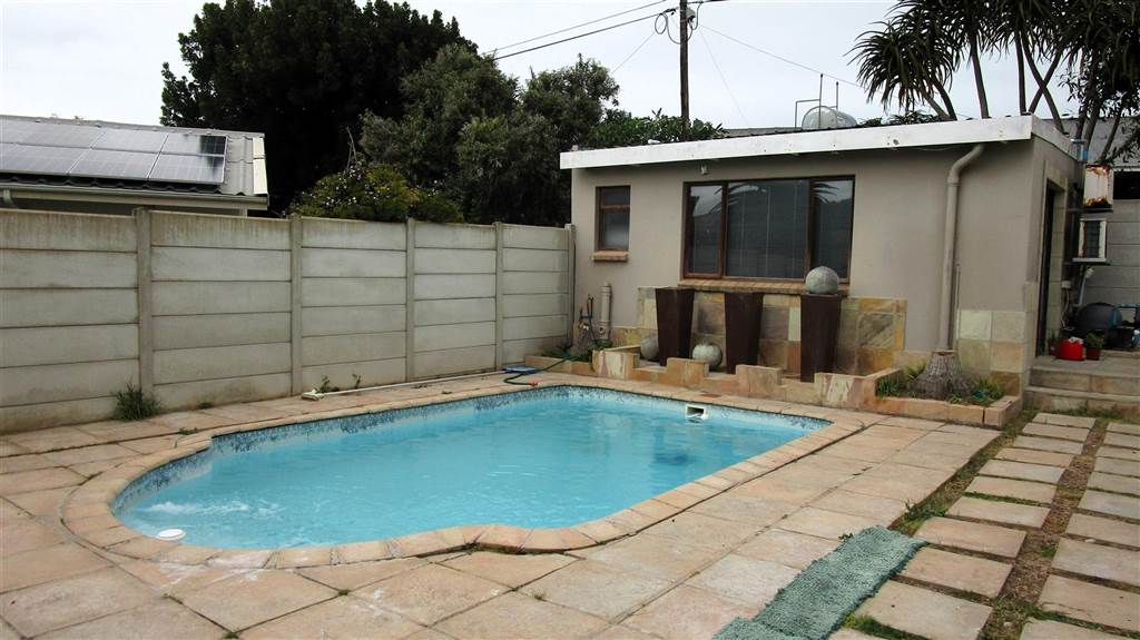 4 Bed House in Mossel Bay Central photo number 18