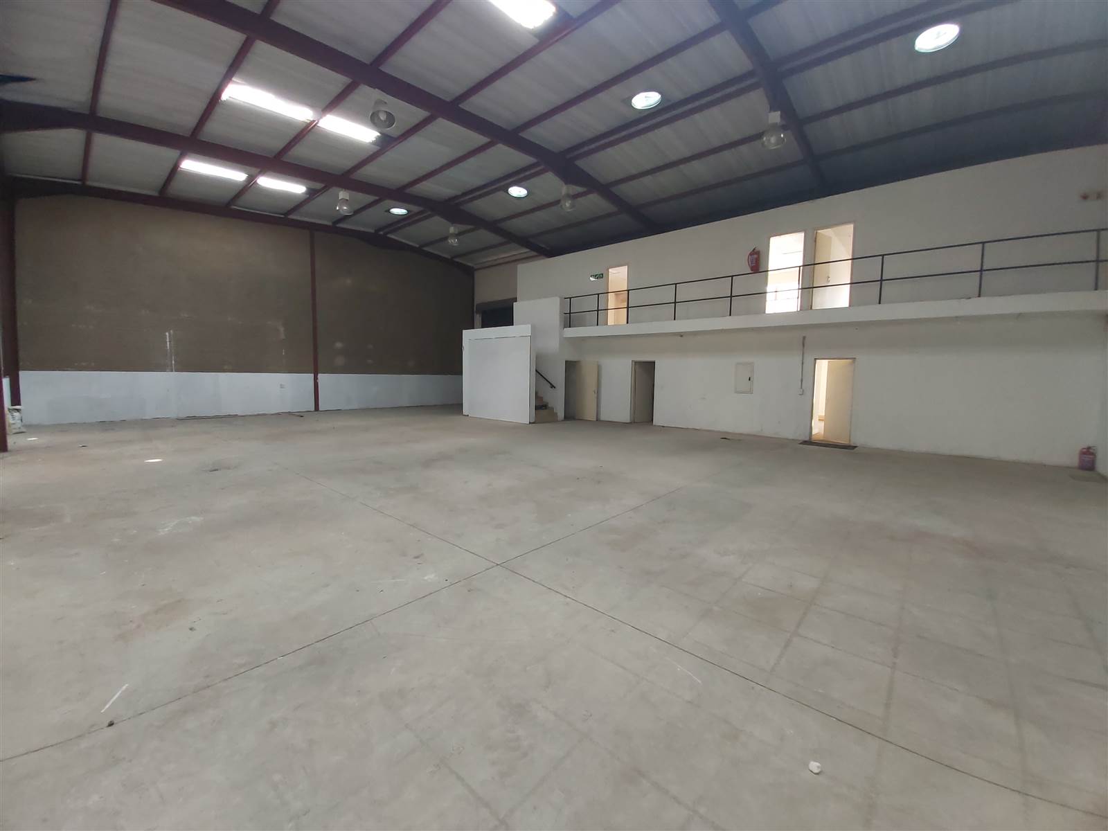 500  m² Industrial space in Eastgate photo number 3