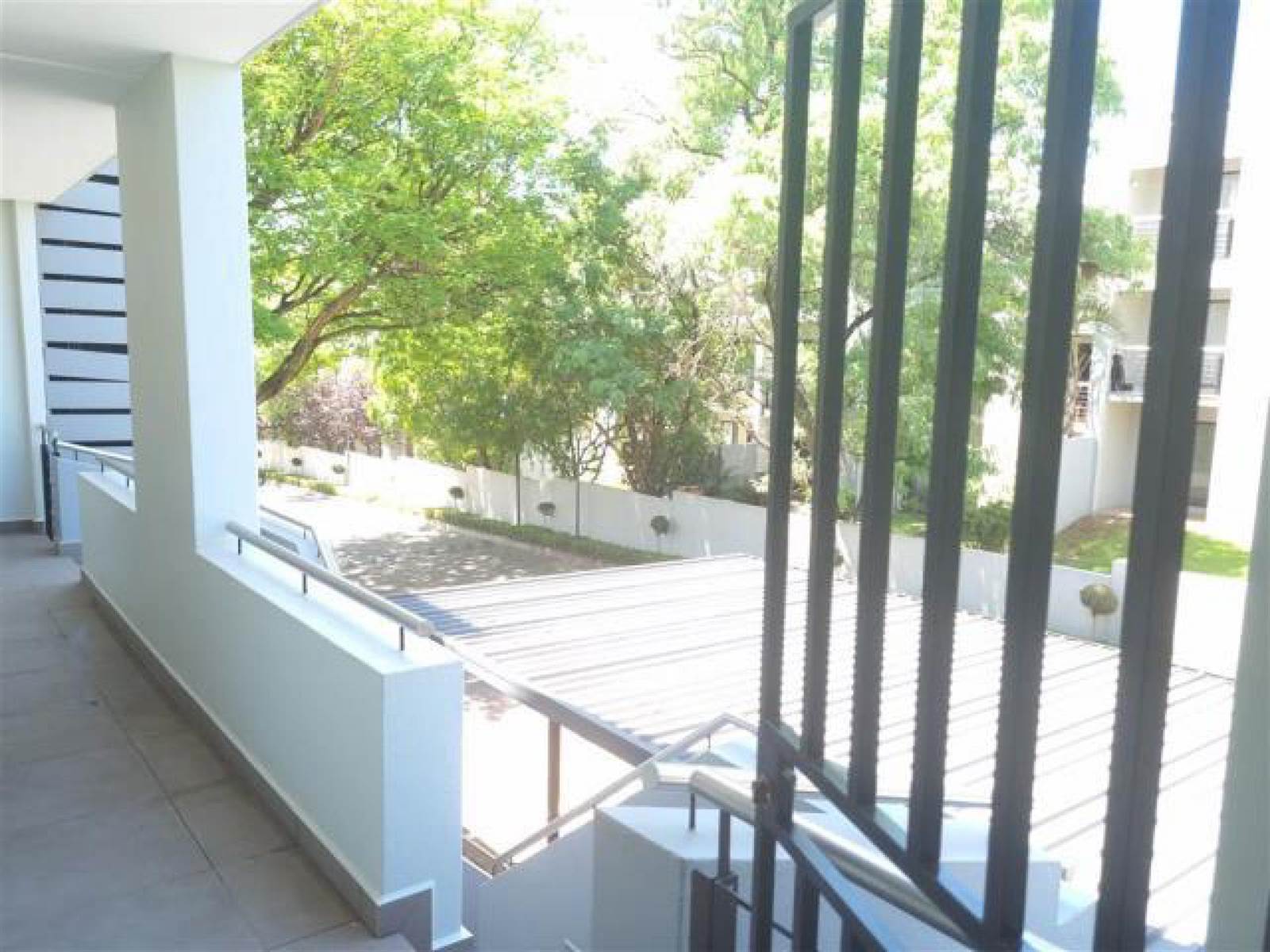 2 Bed Townhouse in Magaliessig photo number 5