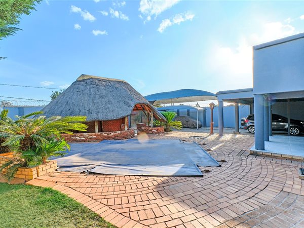 5 Bedroom House 5 Bedroom House