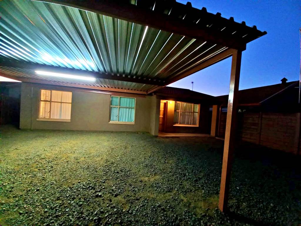 3 Bed House in Heidedal photo number 11