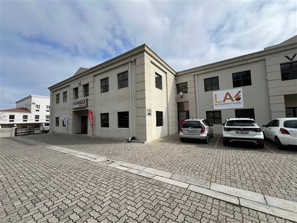 152  m² Commercial space