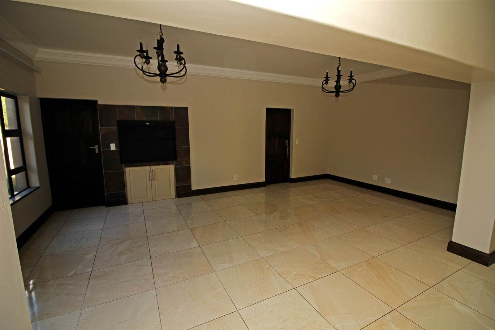 5 Bed House in Blanco photo number 5