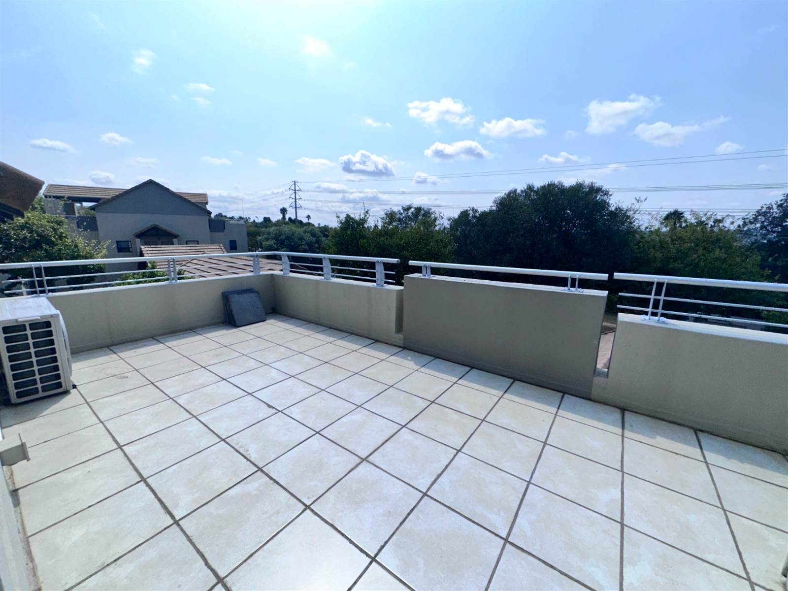1 Bed Apartment in Lonehill photo number 12
