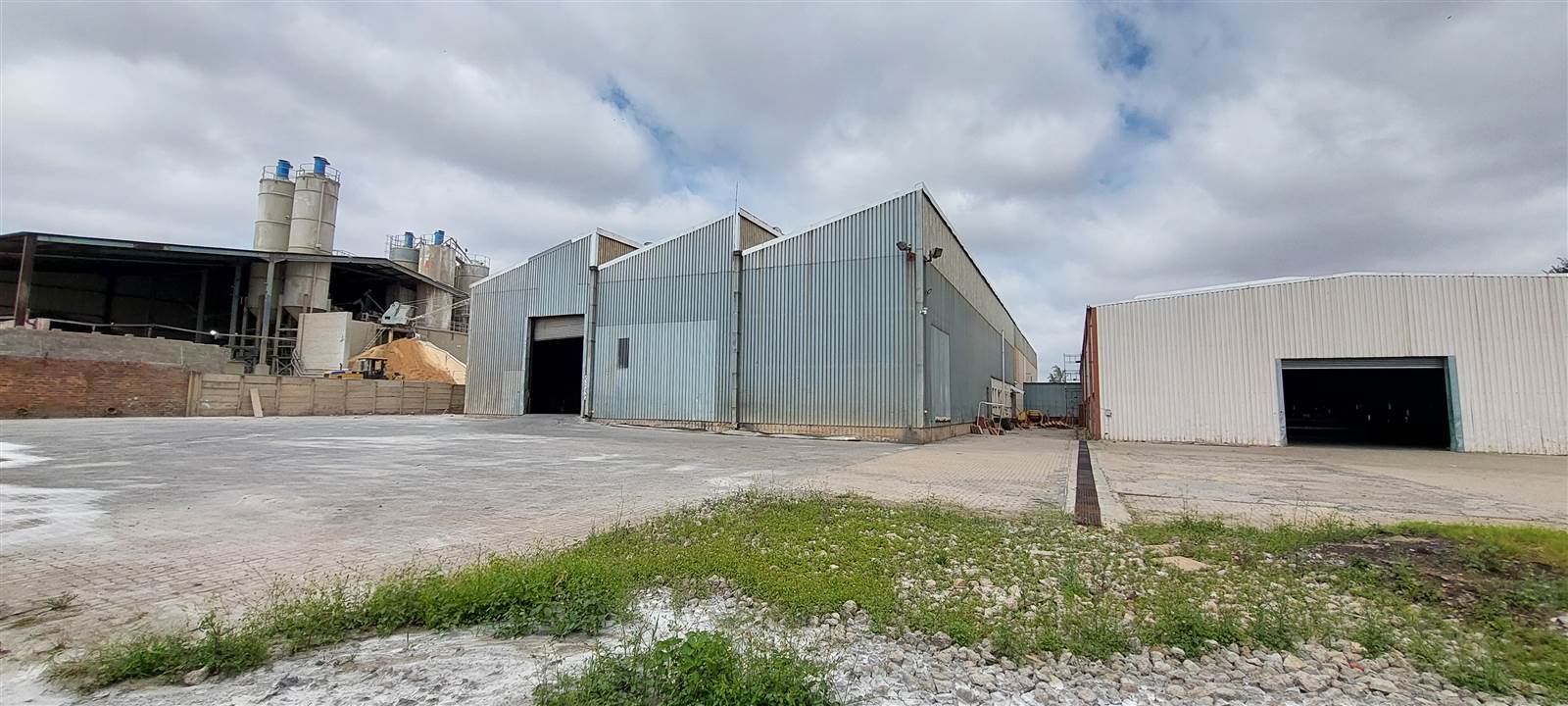 921  m² Industrial space in Clayville photo number 1
