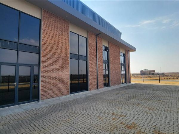 1 000  m² Commercial space