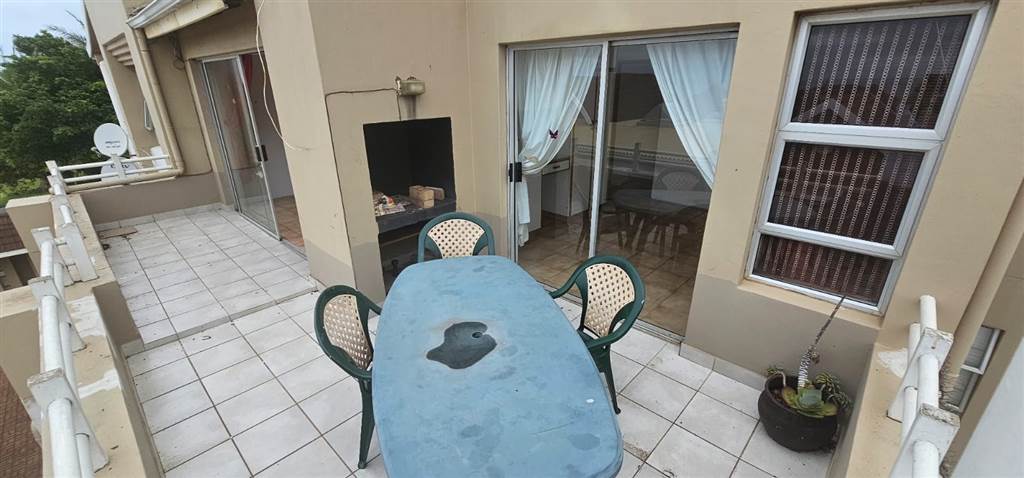 2 Bed Apartment in Scottburgh Central photo number 10