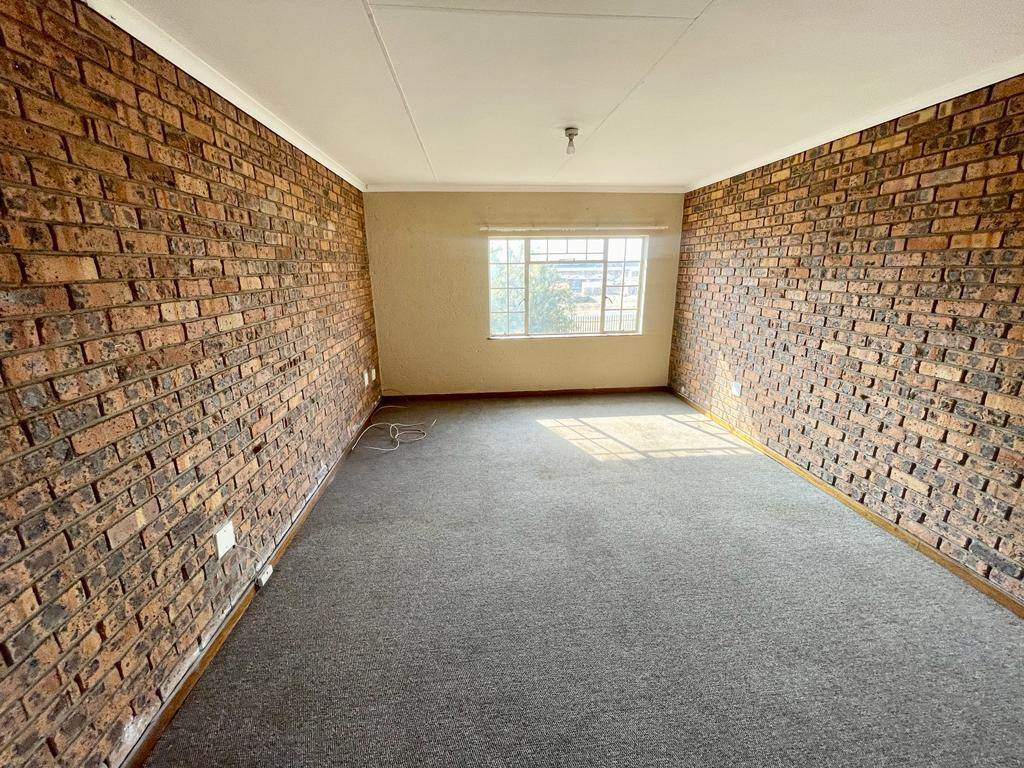 3 Bed Apartment in Secunda photo number 6