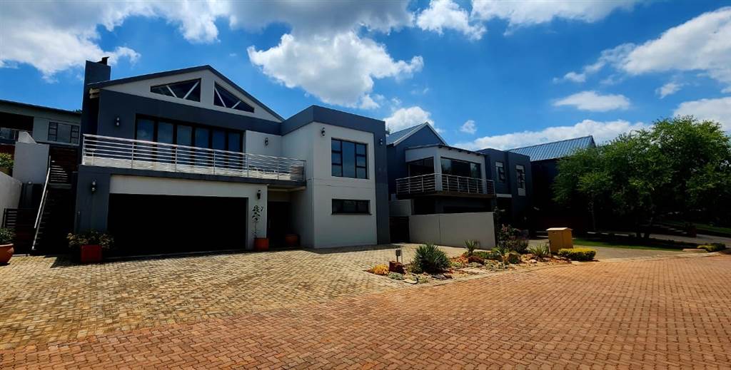 3 Bed House in Magalies Golf Estate photo number 2