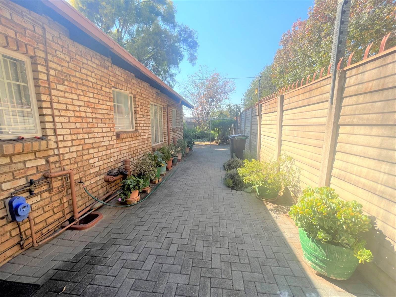 3 Bed Townhouse in Parktown Estate photo number 15
