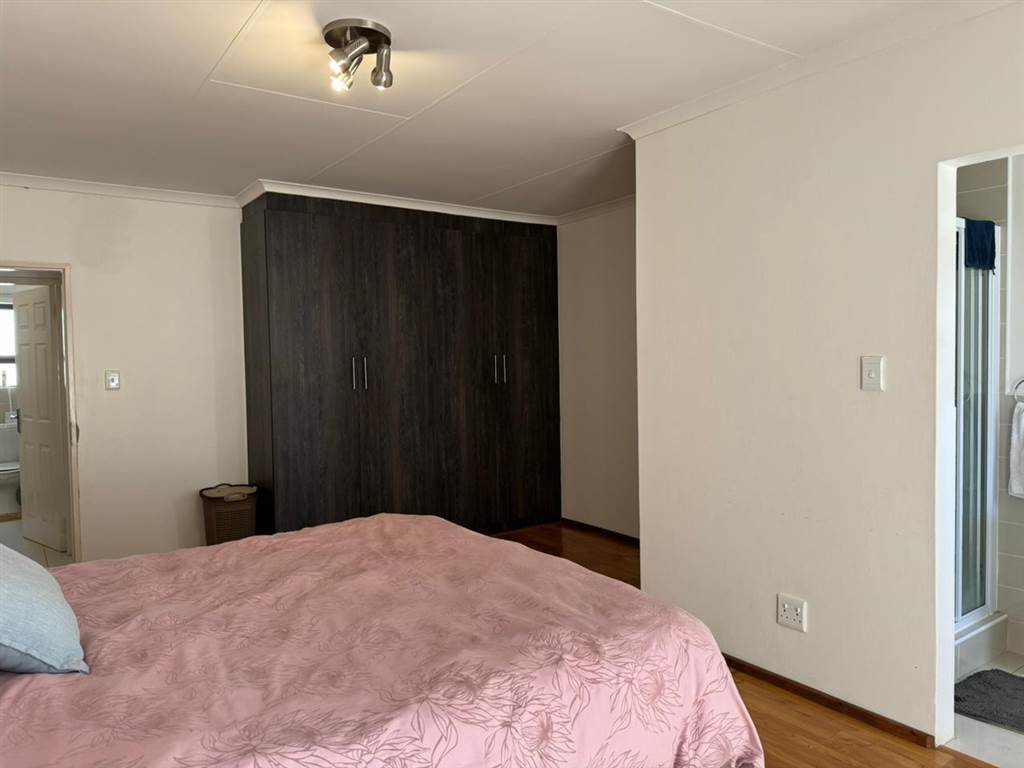 2 Bed Apartment in Fairleads photo number 12