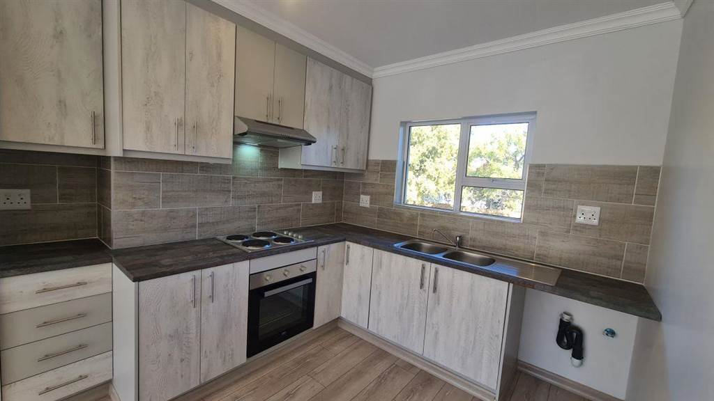 3 Bed Apartment in Secunda photo number 4