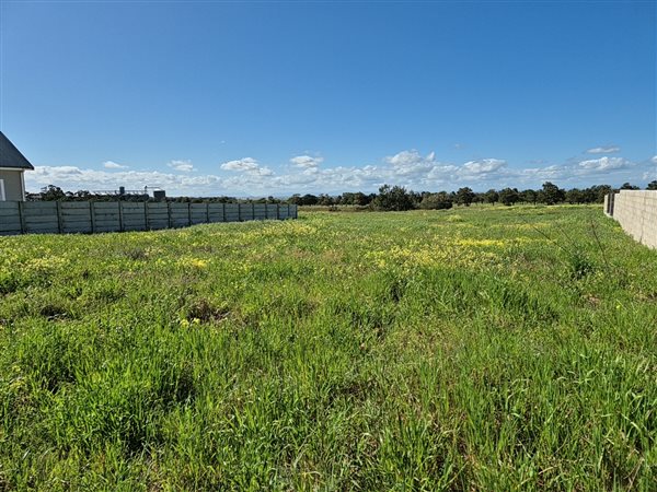 884 m² Land