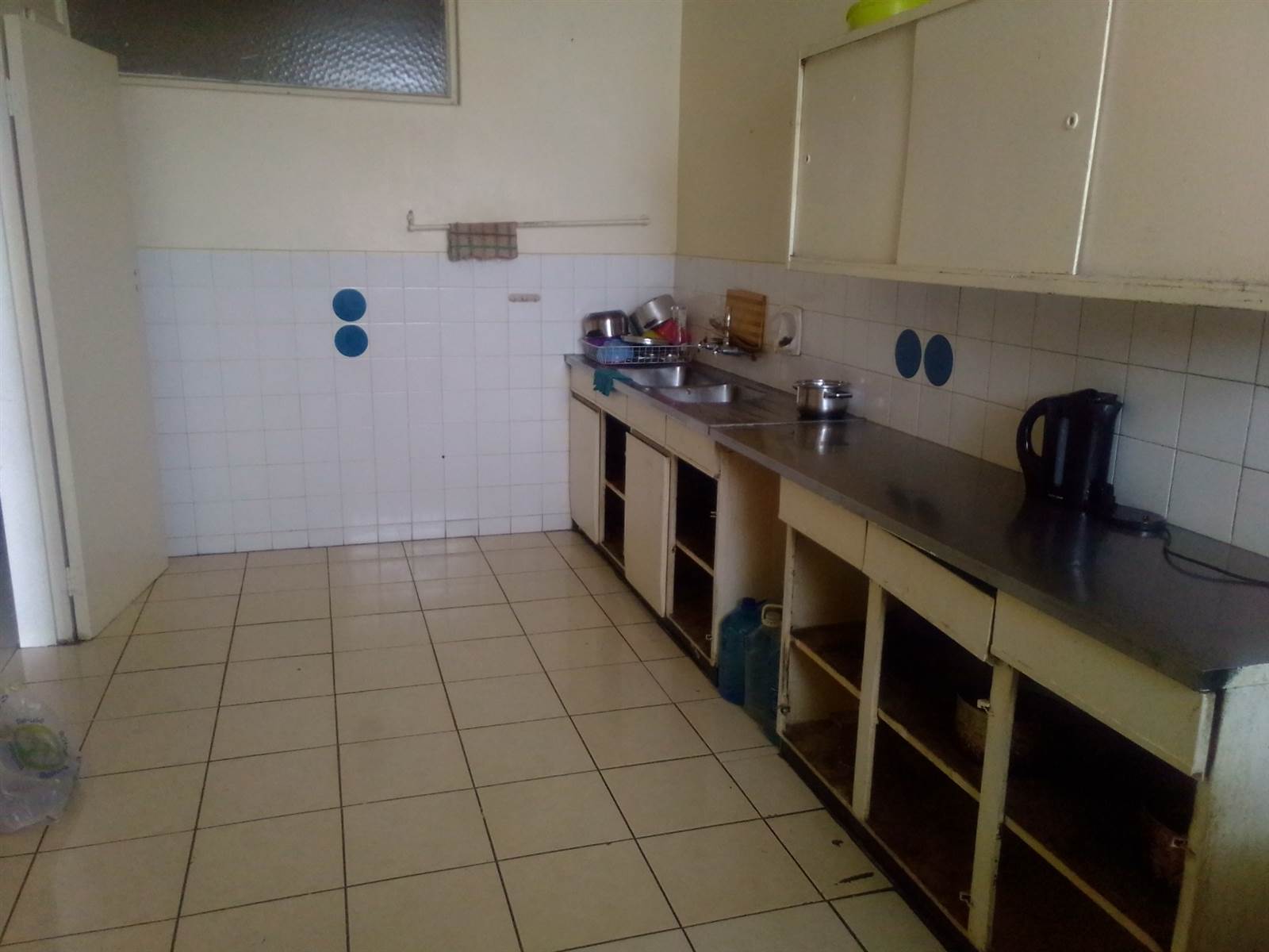 2 Bed Apartment in Yeoville photo number 15