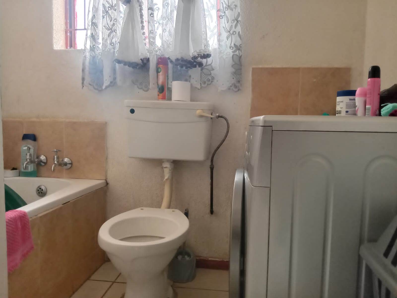 2 Bed House in Tlhabane photo number 14